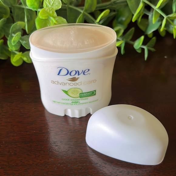 Kiehl's for Delta travel pouch with 10 items - Picture 12 of 14